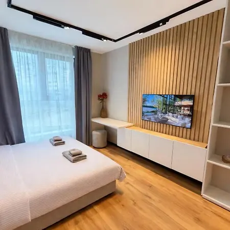 Amalfy Cozy Near Metro W Working Desk And Wifi