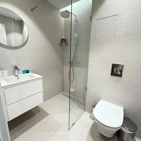 Amalfy Cozy Near Metro W Working Desk And Wifi Apartament