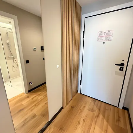 Amalfy Cozy Near Metro W Working Desk And Wifi